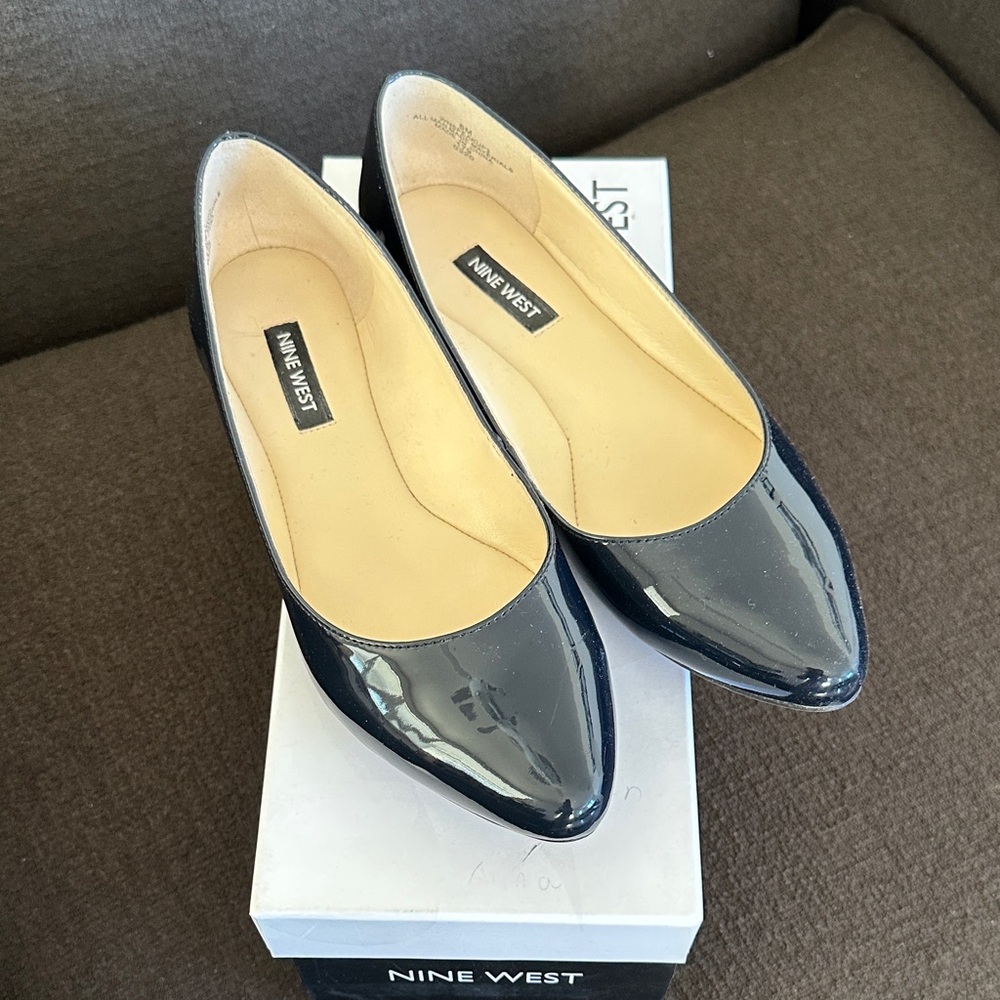 Like New Nine West Glossy Black Women's Loafers size 6